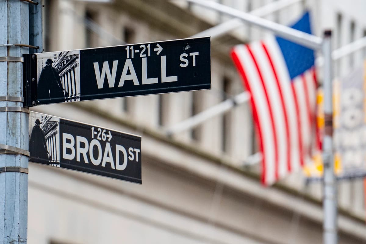 Wall Street registra utilidades récord de 45.9 MMD en un primer semestre