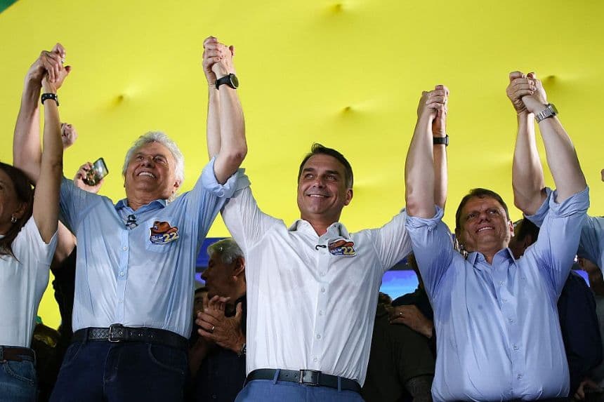 Flavio Bolsonaro logra apoyo de candidato conservador que obtuvo 2.6 millones de votos en la primera vuelta