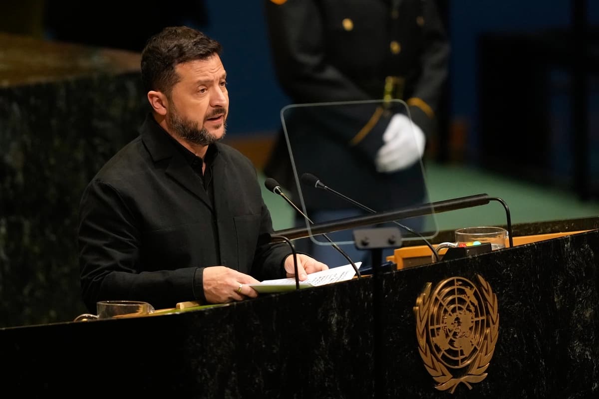 El presidente ucraniano Volodímir Zelenski interviene durante la 81.ª sesión de la Asamblea General de la ONU en la sede de las Naciones Unidas en Nueva York, el 23 de septiembre de 2026. (Foto: Seth Wenig/AP Photo).