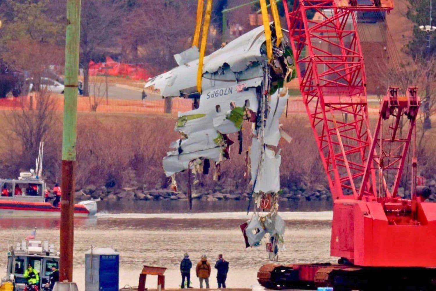 Informe del Ejército atribuye a fallos sistémicos la colisión aérea de 2025 que dejó 67 muertos