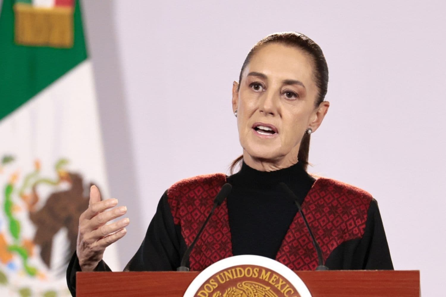 Sheinbaum aborda con Johnson la disminución de la migración y del tráfico de fentanilo a EE. UU.
