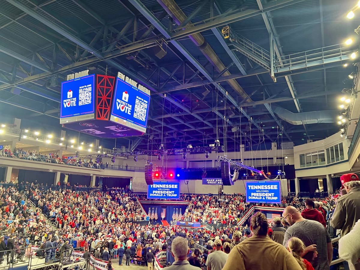 Trump llama a respaldar al Partido Republicano durante un encuentro en Tennessee