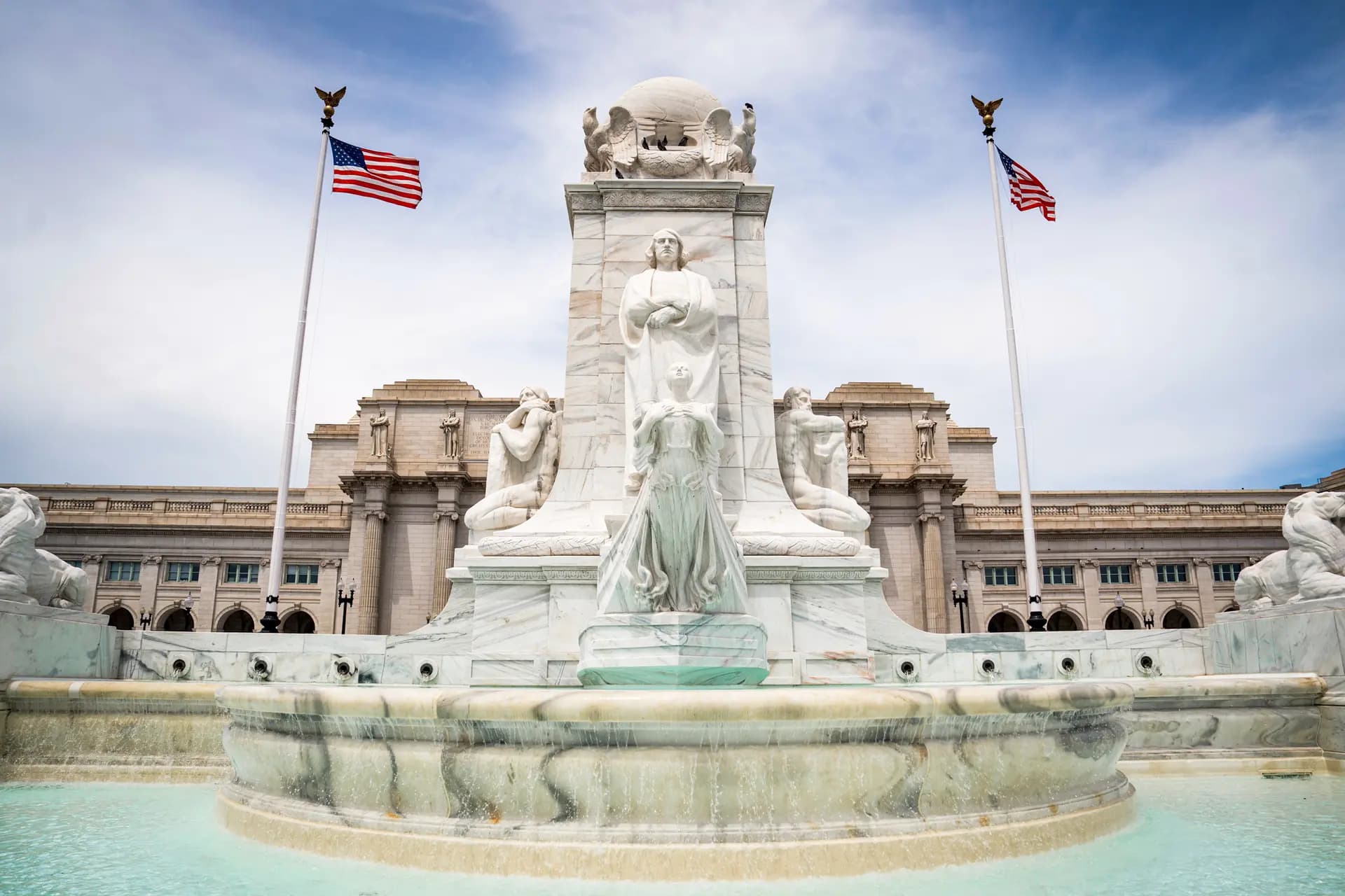 La recién renovada Fuente de Colón en Union Station en Washington, el 18 de junio de 2026. (Madalina Kilroy/The Epoch Times)