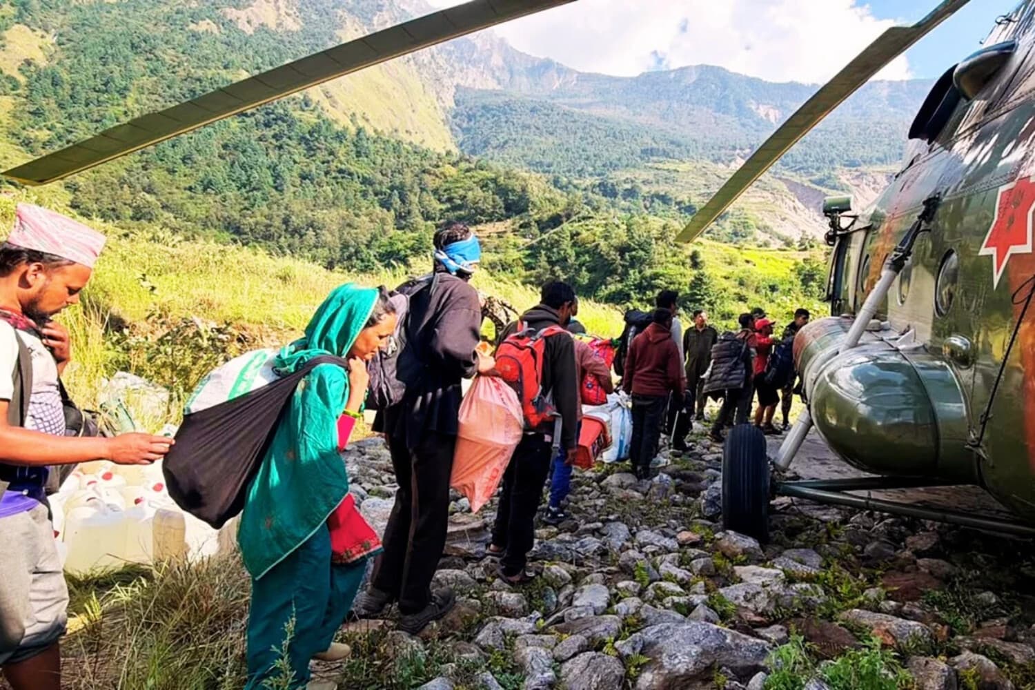 El deterioro de las rutas por una nueva riada deja a 150 turistas aislados en Nepal