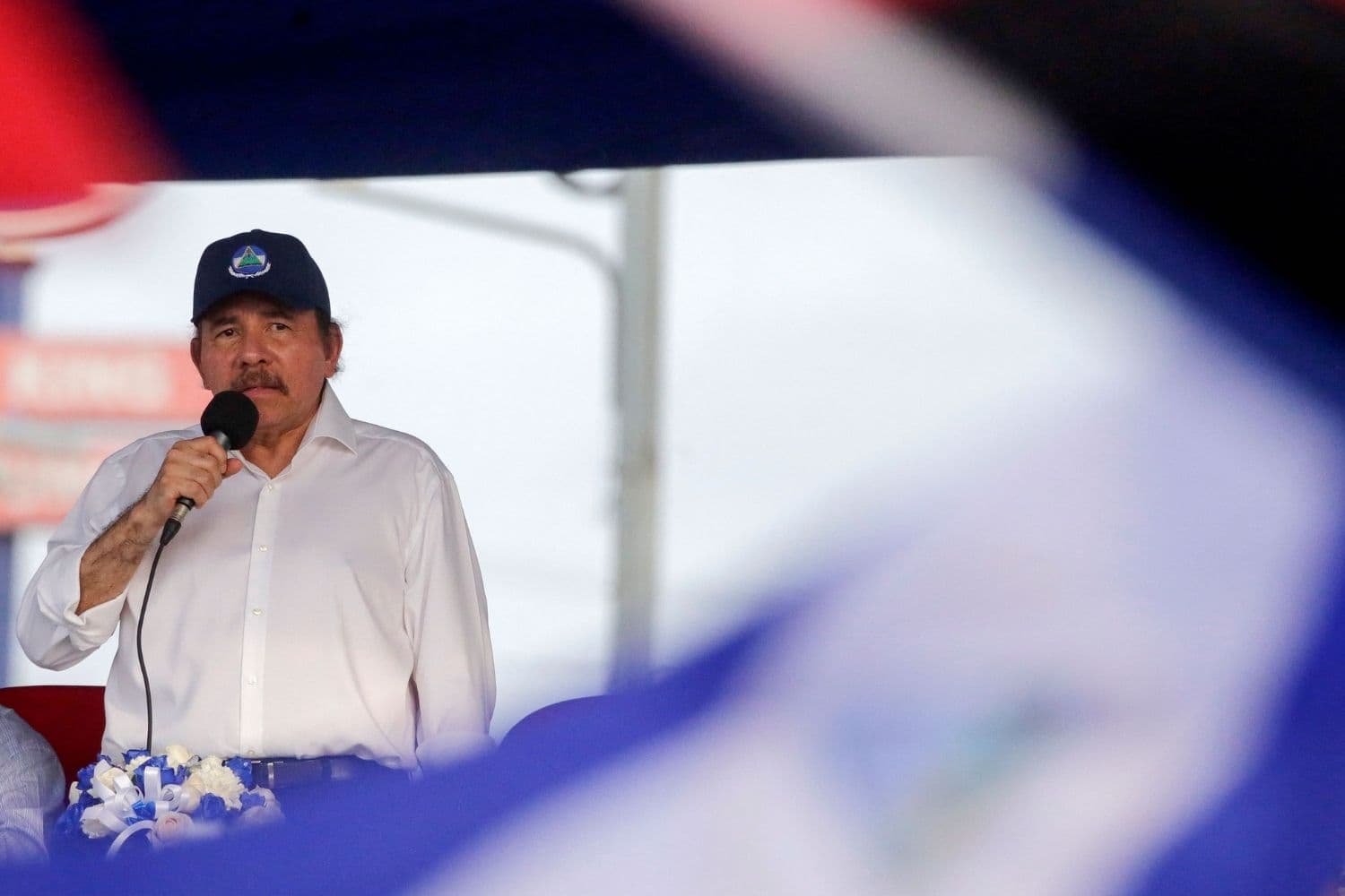 Líder sandinista de Nicaragua, Daniel Ortega, pronunció un discurso durante un mitin oficial tras las protestas de la semana pasada contra la reforma de la seguridad social en las que murieron al menos 43 personas, en Managua, el 30 de abril de 2018. (INTI OCON/AFP via Getty Images)