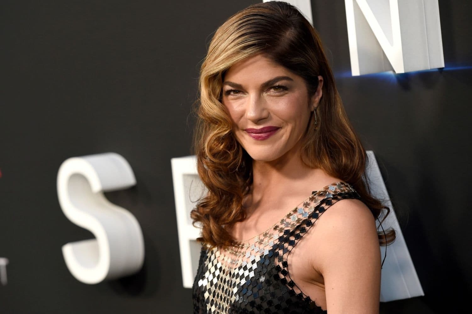 Selma Blair llega al estreno de «Lost in Space» en el ArcLight Cinerama Dome de Los Ángeles el 9 de abril de 2018. (Chris Pizzello/Invision/AP)