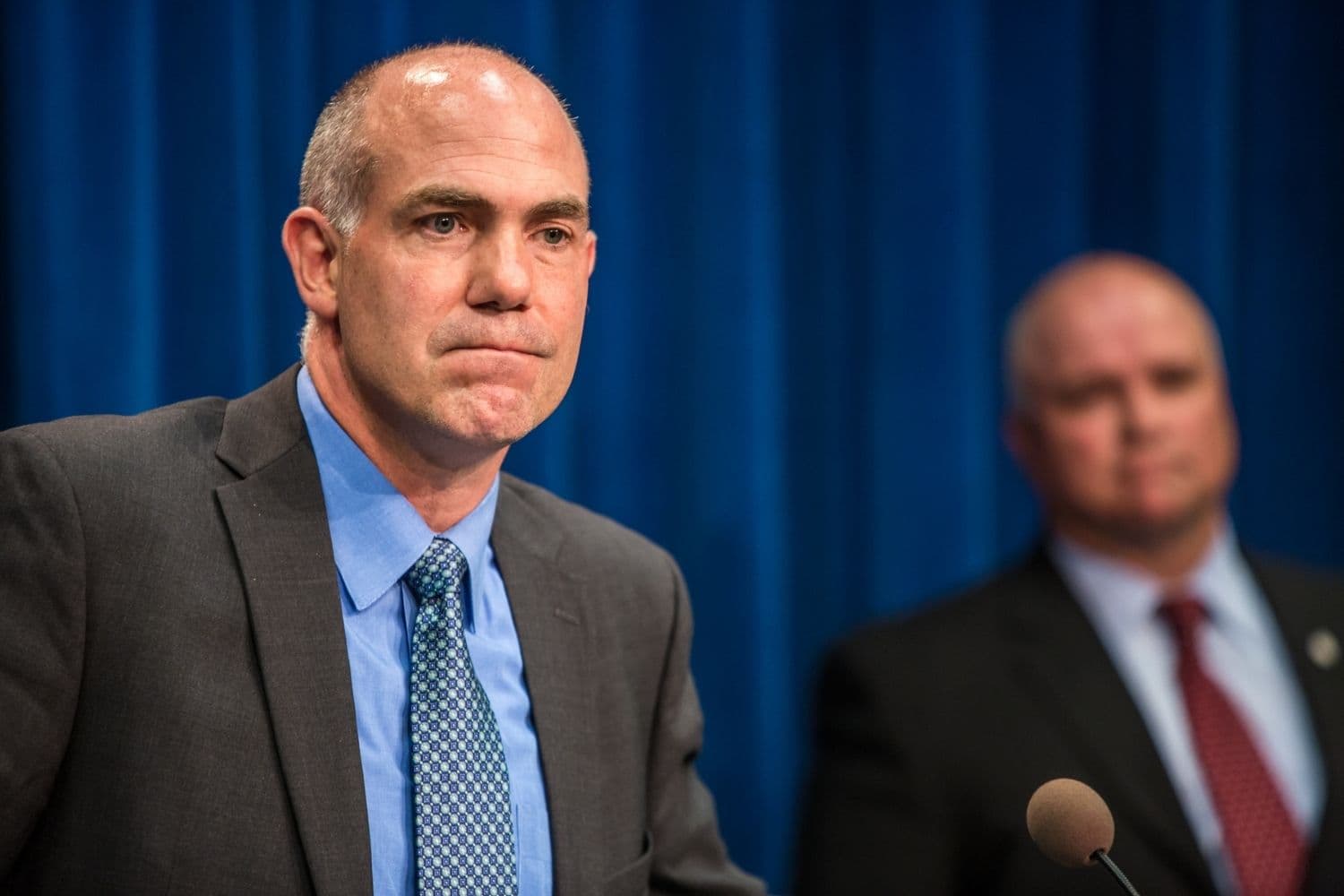 Derek Maltz interviene en una rueda de prensa celebrada en la sede de la DEA el 26 de junio de 2013 en Washington, D.C. (Brendan Hoffman/Getty Images)