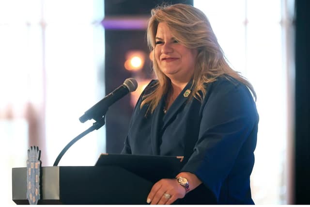 Fotografía de archivo de la gobernadora de Puerto Rico, Jenniffer González, hablando en San Juan, Puerto Rico. (EFE/ Thais Llorca)