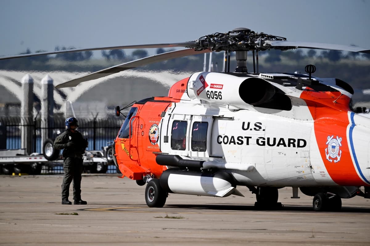 Guardia Costera de EE. UU. rescata al menos 16 personas frente a Baja California, México