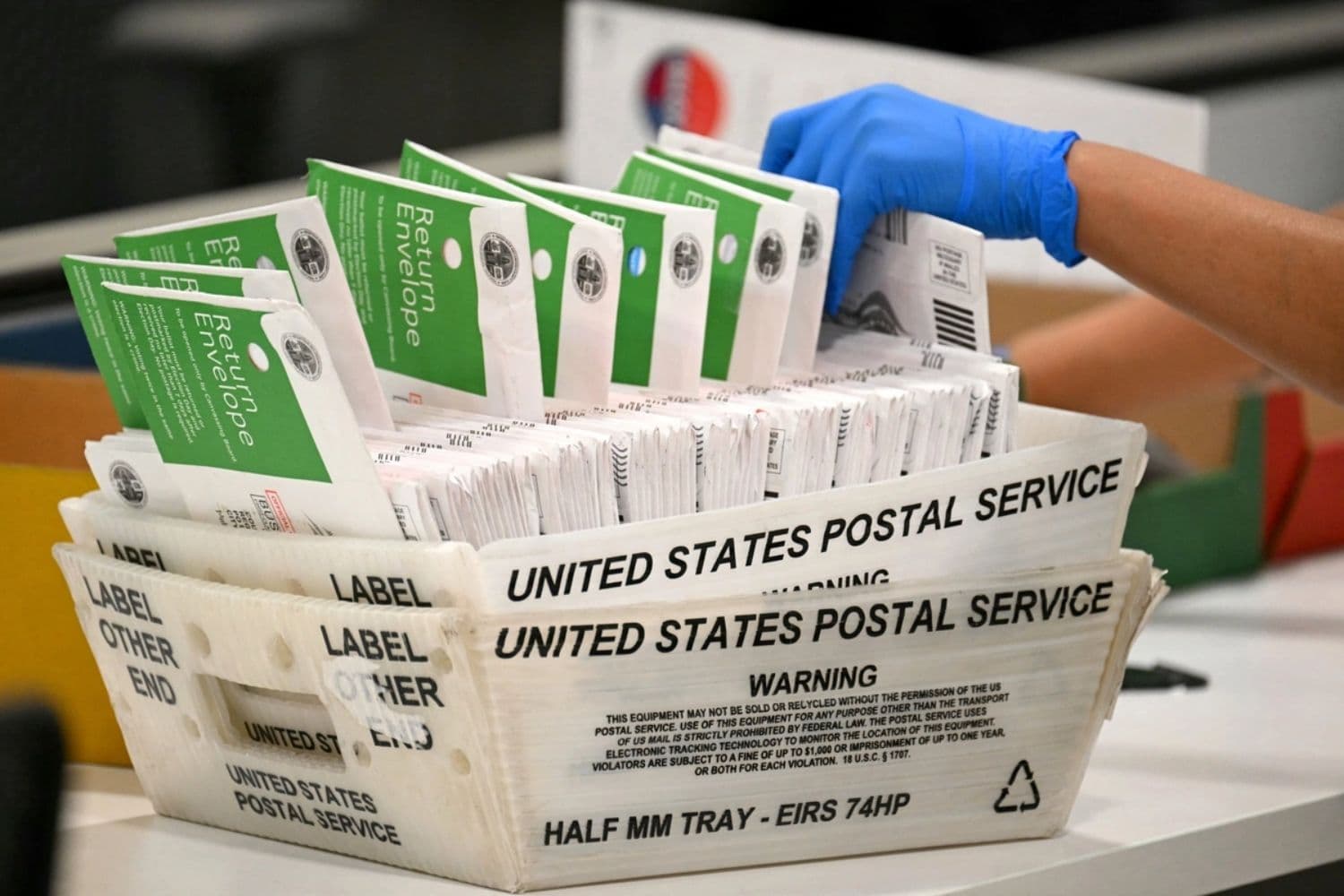 DOJ advierte a California de consecuencias de contar votos de no ciudadanos