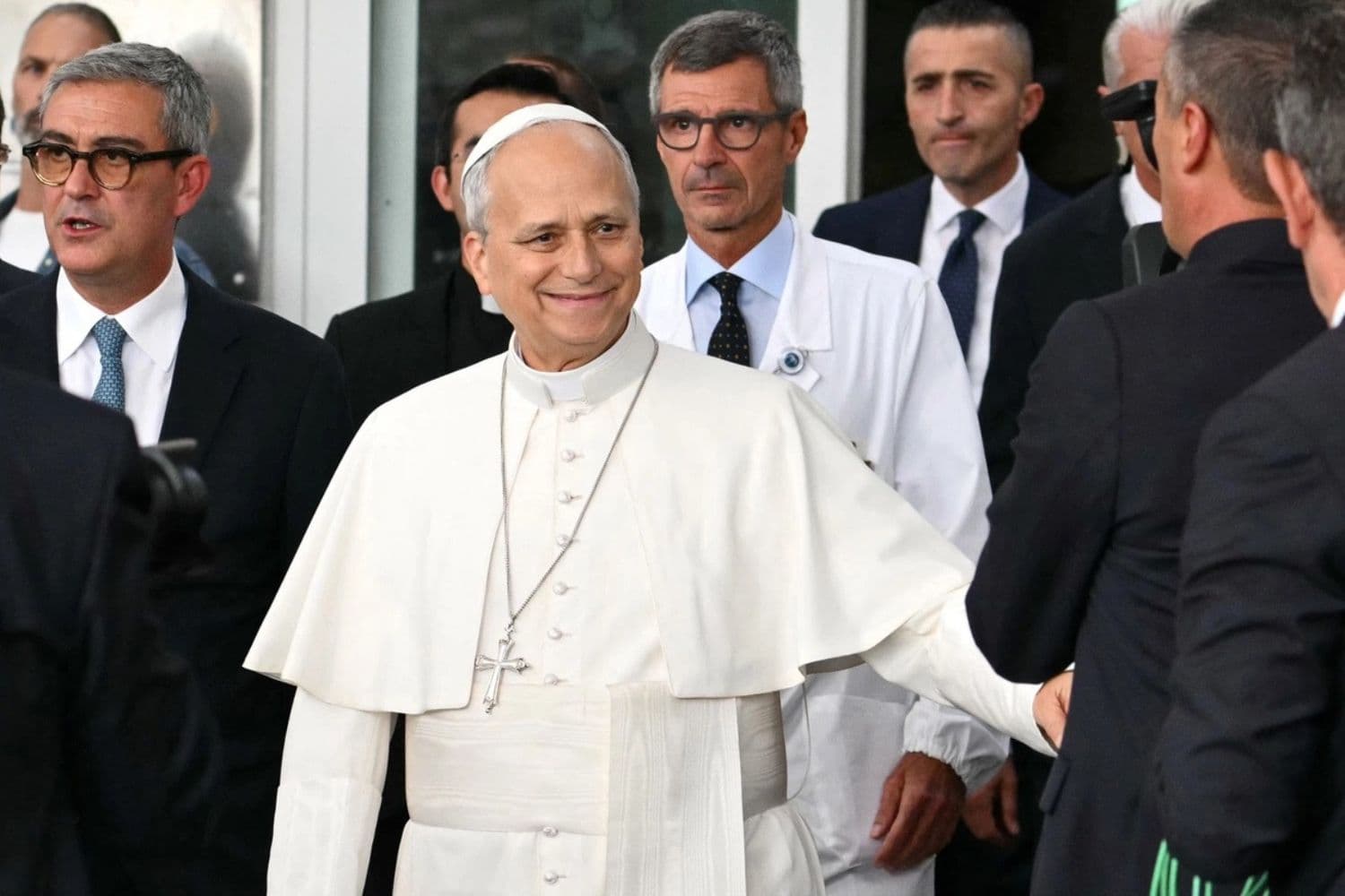 El Papa Leo es dado de alta del hospital 4 días después de someterse a una cirugía por cáncer