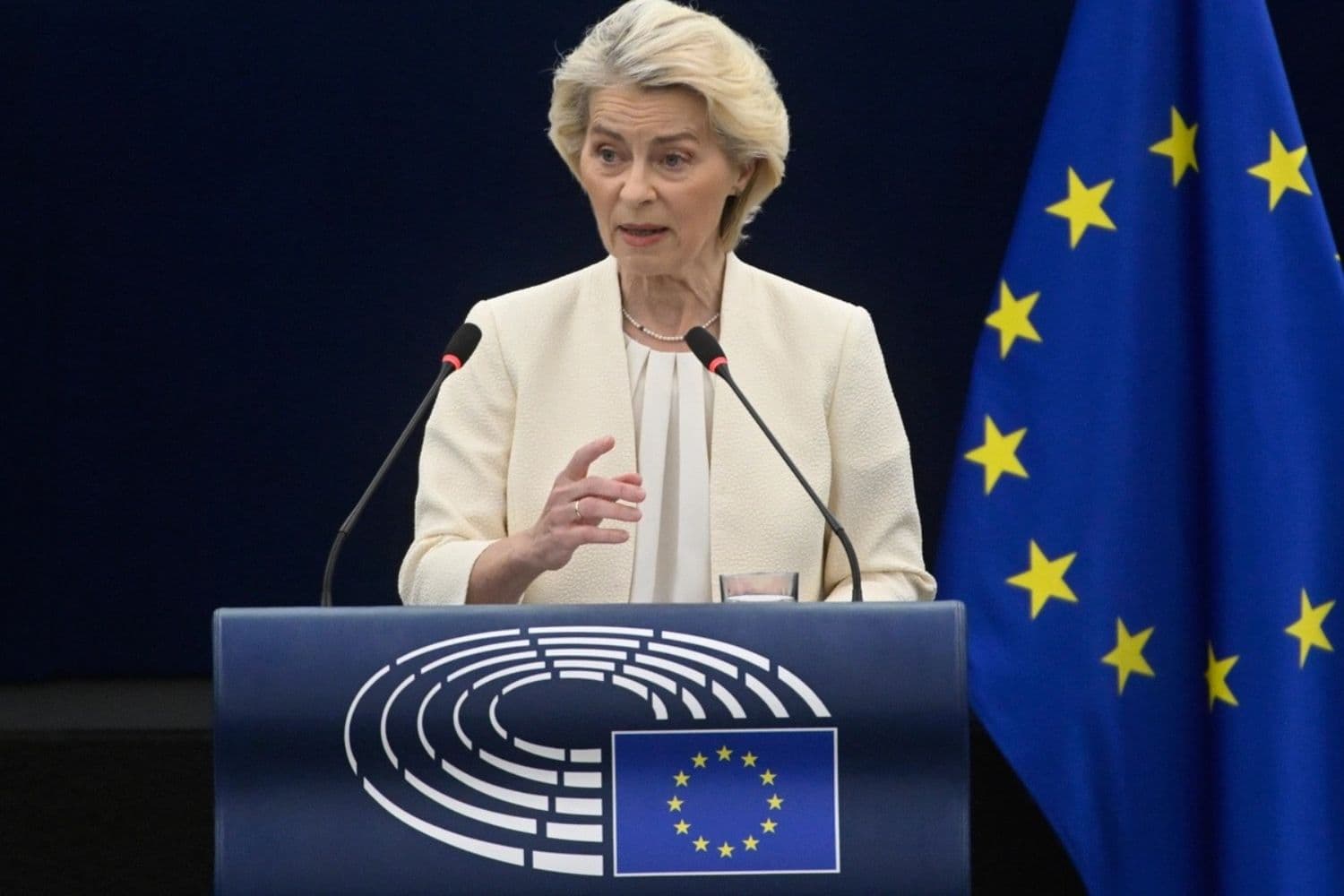 Von der Leyen: La UE debe reforzar sus fronteras para contrarrestar "migración instrumentalizada"