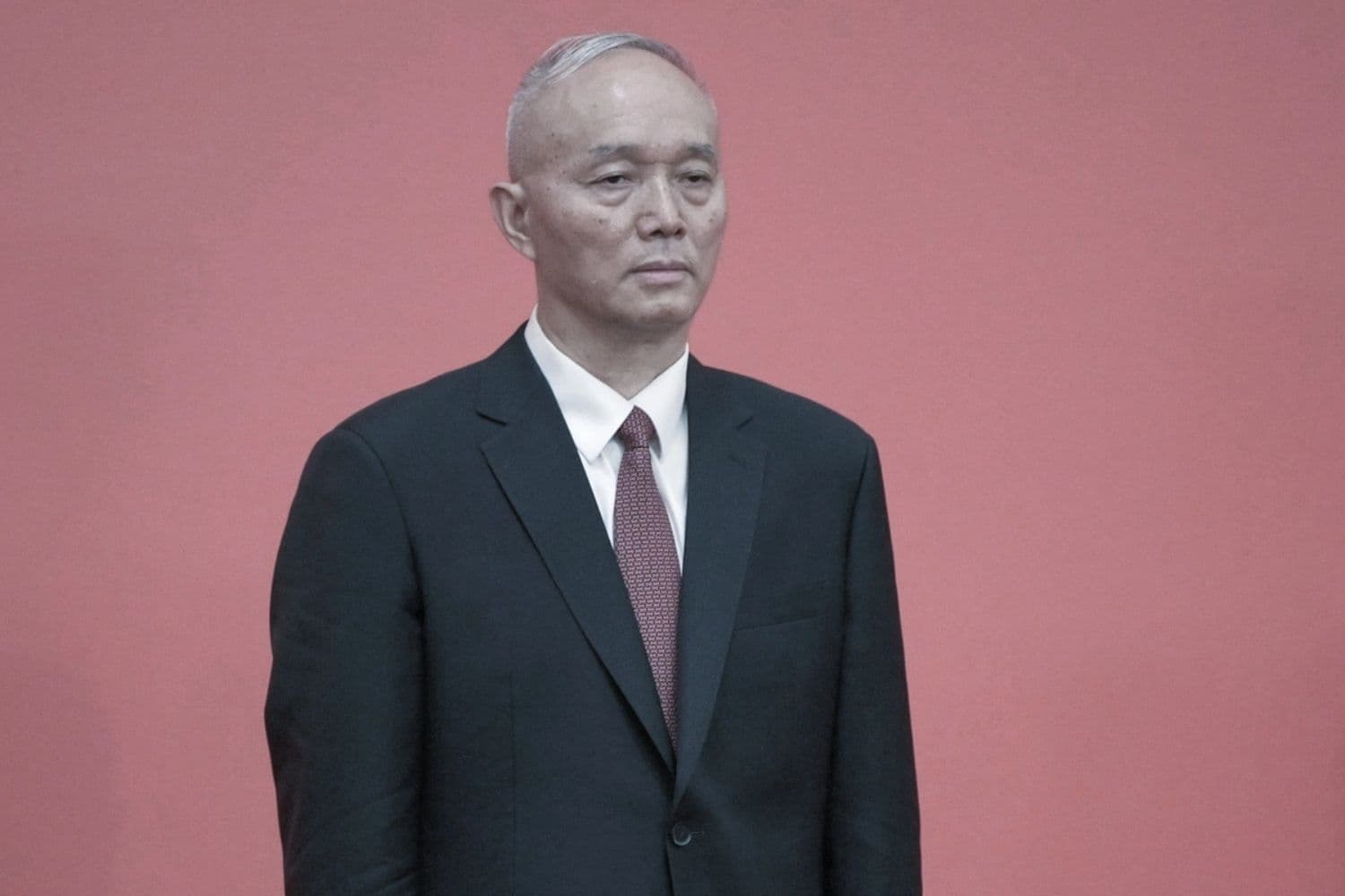 Se observa al miembro del Comité Permanente, Cai Qi, en un evento de prensa junto a miembros del nuevo Comité Permanente del Buró Político del Partido Comunista de China y a periodistas chinos y extranjeros en el Gran Salón del Pueblo, en Beijing, el 23 de octubre de 2022. (Kevin Frayer/Getty Images)