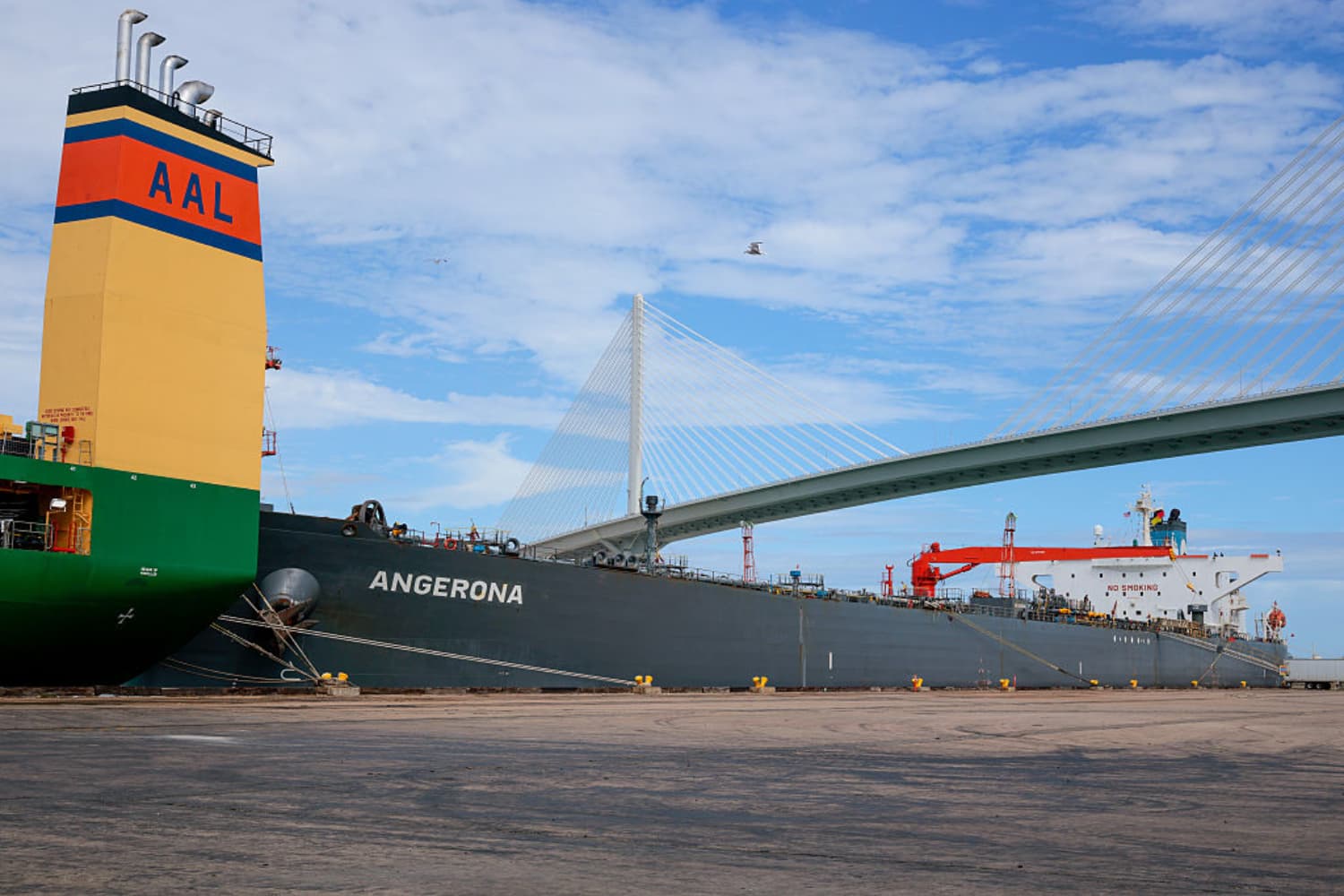 Texas recibe el primer cargamento de petróleo venezolano del acuerdo EE.UU. - NABEP