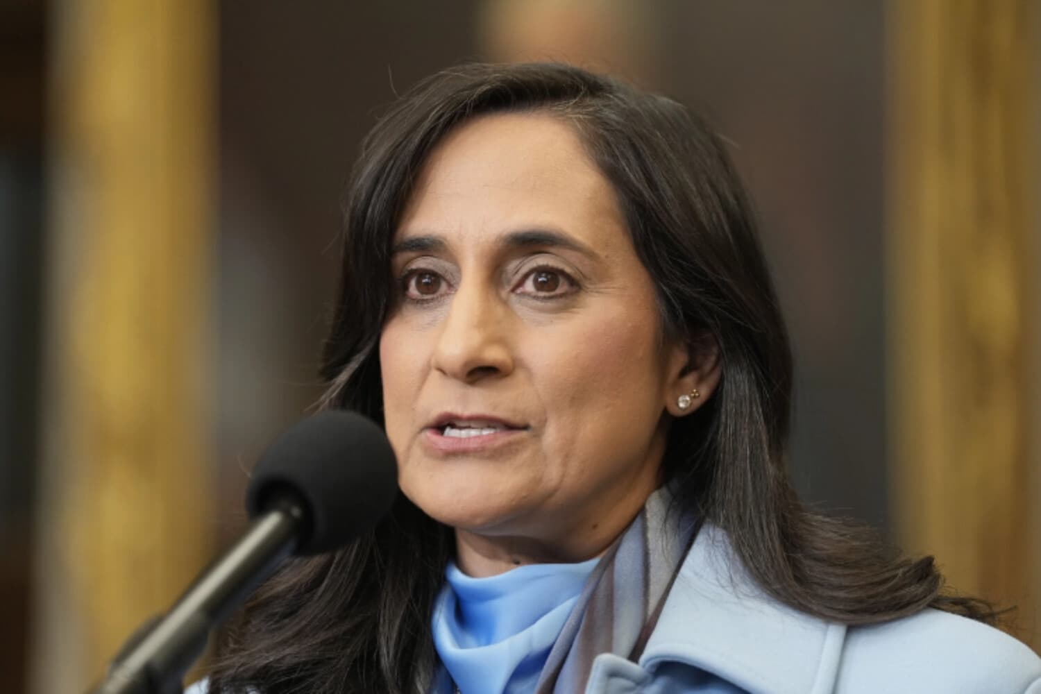 Ottawa sigue "de cerca" ataque contra practicante de Falun Gong en Toronto, dice canciller